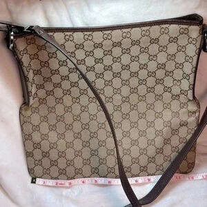 EUC MED. GUCCI SATCHEL/CROSS BODY/ MESSENGER